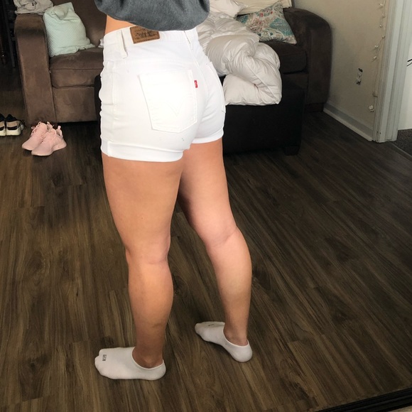 Levi's Pants - Levi’s shorts 💕
